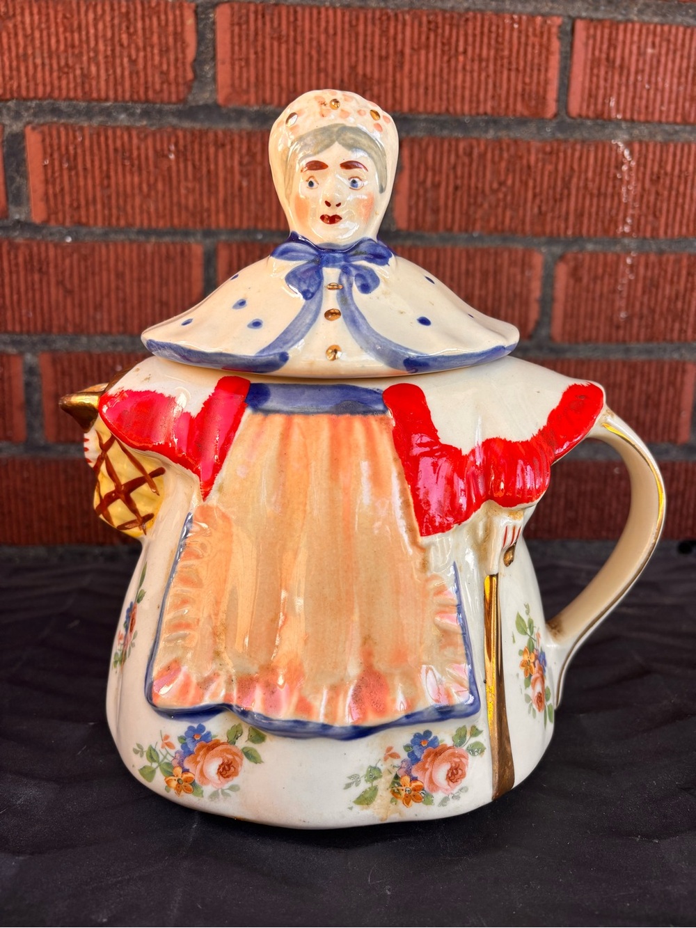 Grandma Ann vintage tea pot